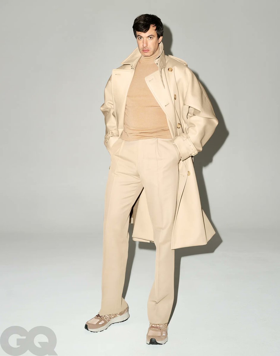 dieworkwear's tweet photo. slim fit. no outerwear. limp polo. boring.

vs. 

shape and drape. outerwear. using clothing as visual language shaped by cultural history. https://t.co/mxnr20XmCO