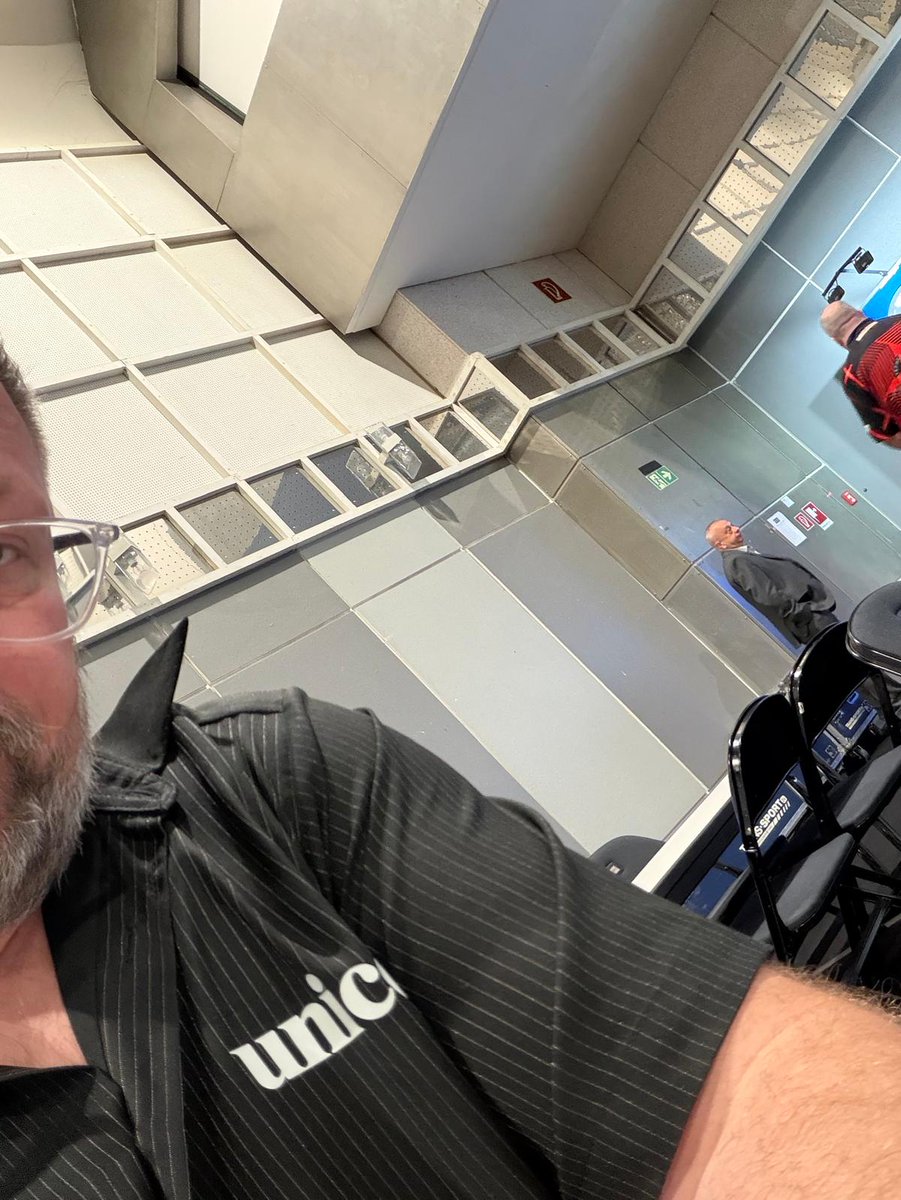 JamesWade180's tweet photo. 👀 sneaky peek BTS at the #PDC European Championship in #dortmund 🎯
I'm on at 8.15pm, straight after the other fella ⚙️

#darts #JamesWade #GerwynPrice https://t.co/M6lI1Bojsx