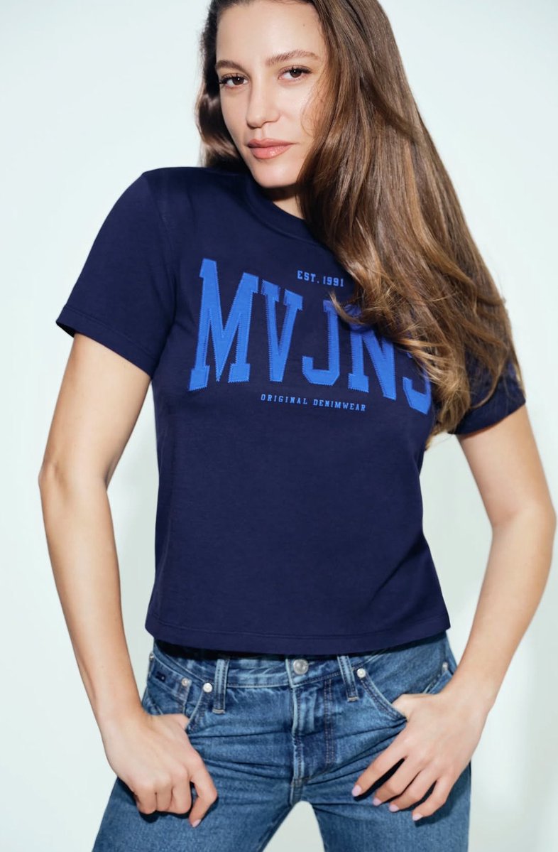 Irene9047's tweet photo. 👖💙ESTA CHICA ES MAVI COMO EL CIELO💙👖 #SERE...VIVA 🇨🇱 https://t.co/5LtfWUGqeL