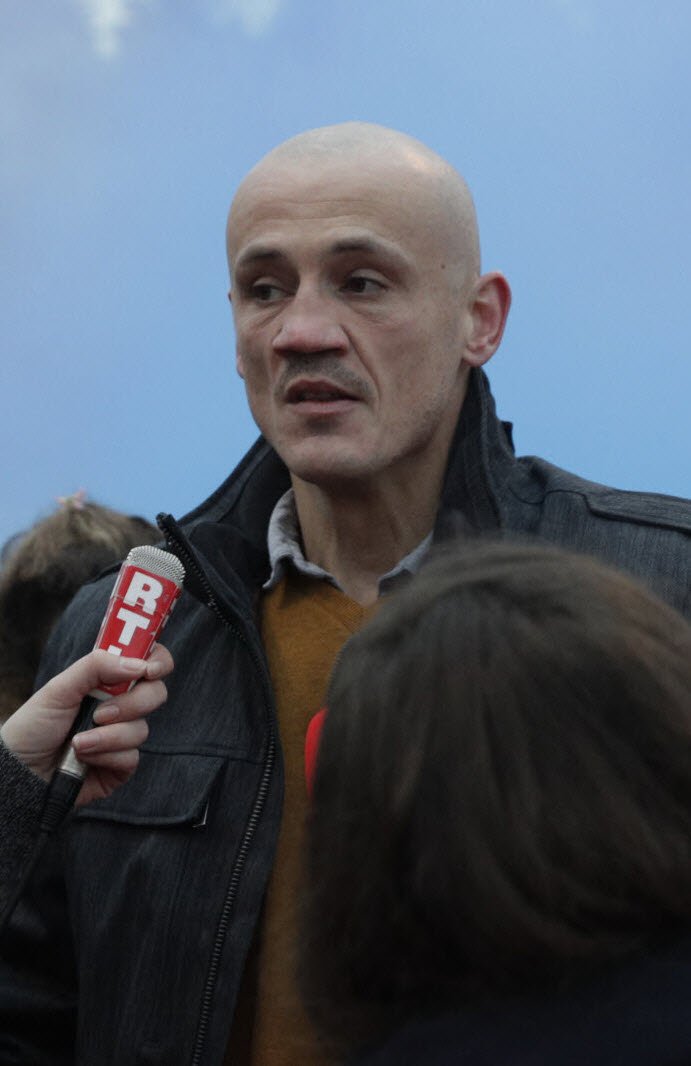 AlertesInfos's tweet photo. 🇫🇷 FLASH - Christophe Dettinger, l’ancien boxeur qui avait frappé des gendarmes lors du mouvement des Gilets jaunes en 2019, REJOINT la mobilisation du 24 octobre. (info AlertesInfos) https://t.co/KsM60ZpTc7