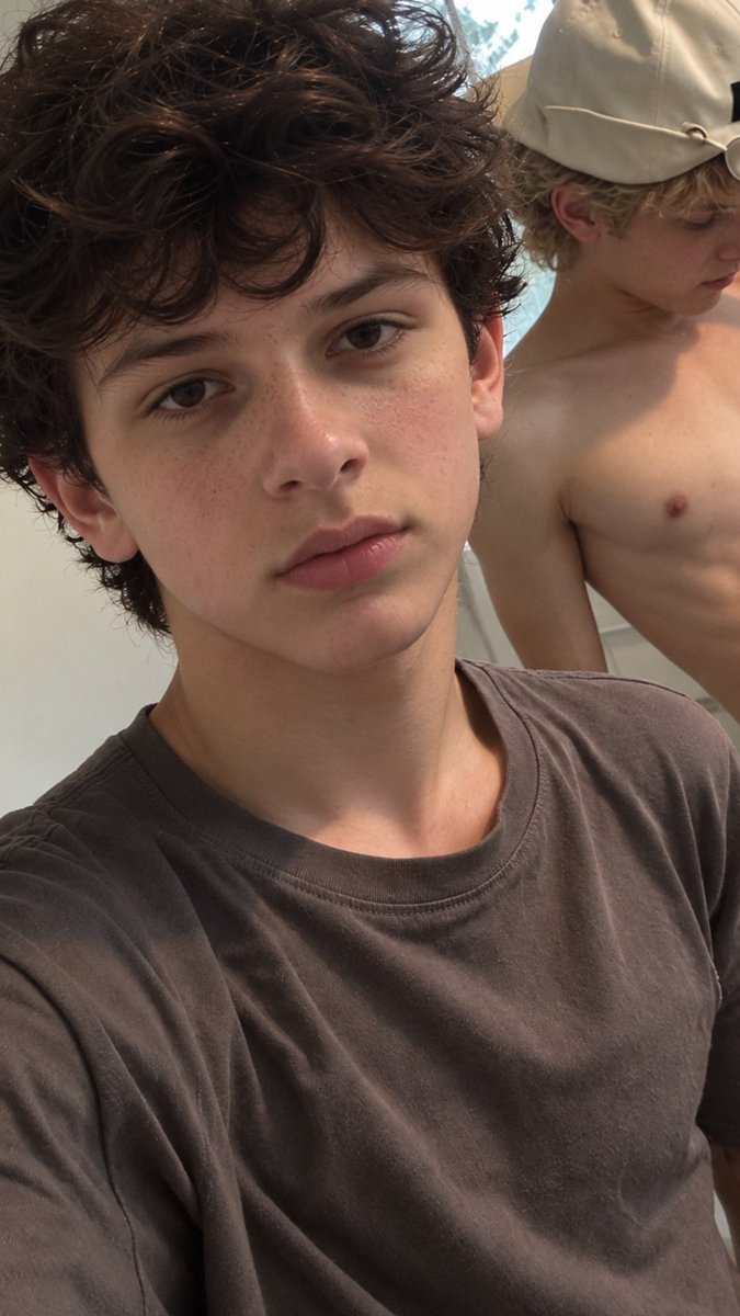 yetanotherluca's tweet photo. am i your type? 🫣 what can i do to look better https://t.co/l8gBtzPthO