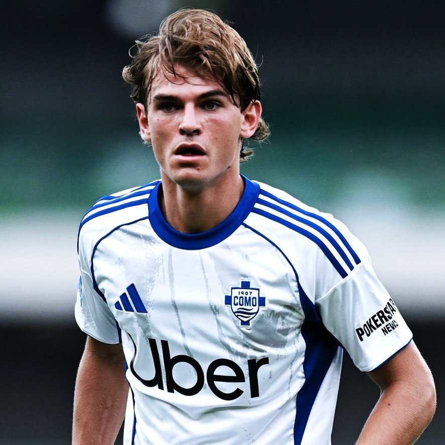 TheMatchdayHQ's tweet photo. 🚨🚨 | 𝐁𝐑𝐄𝐀𝐊𝐈𝐍𝐆: Chelsea are INTERESTED in signing Como youngster Nico Paz.

The Blues are not afraid to make a 'CRAZY' offer to sign him.

[@TuttoMercatoWeb, @TEAMtalk] https://t.co/Hce0A8SPKs