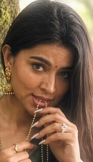 xXVeeraaXx's tweet photo. Bi bud was not answering calls for days and finally connects

Me: Potta thevdiya paiya ungamma va kootikuduthu oombitu irundhiyaa phone edukkaama

His mom: Avan kulikiraan pa ipdi thaan thittuviyaa

Me: Sorry ma

Her: ila ipdi thaan thittuviyaa illana innum asingama pesuviyaa🥵🥵 https://t.co/fW99nIYmr3