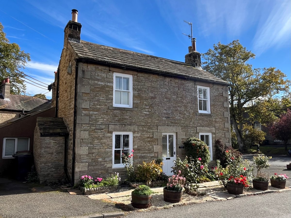 andrewcproperty's tweet photo. 🏠New Property Listing
📍Market Place #Allendale
Stunning Grade II Listed Home
🛏️2 Double Bedrooms
🛋️2 Reception Rooms
🛁Bathroom
🌳Rose Garden & Stone Outhouse
💷Offers in Region of £225,000
Beautifully Presented - Accommodation Over Three Floors
#proudguildmember #central https://t.co/vTvWxt3qxH