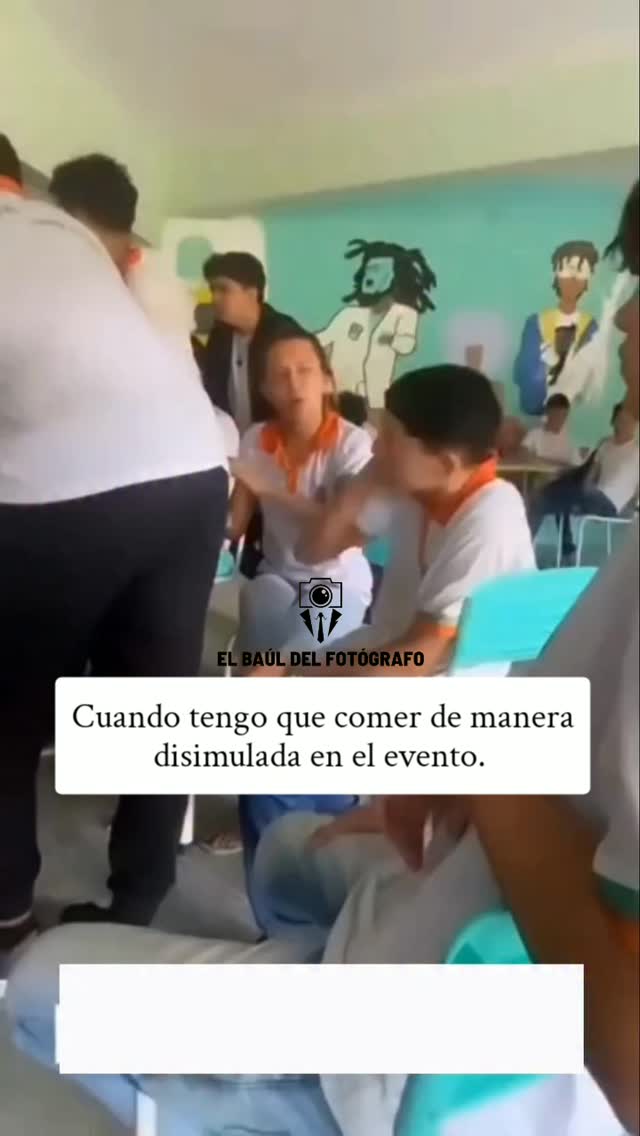 AuguspYBradf1ca's tweet photo. Qué habilidad la de esa señorita. Ideal para los sándwiches de miga. Guardá esta publicación y compartila con tus amigos. https://t.co/ue9oQHJ9mr