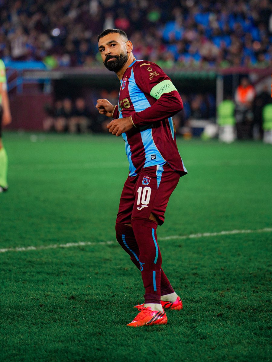 Trabzonspor's tweet photo. Mohamed Salah, gollerine kaldığı yerden devam ediyor 👑

#UECL https://t.co/nHLEbPTD1K