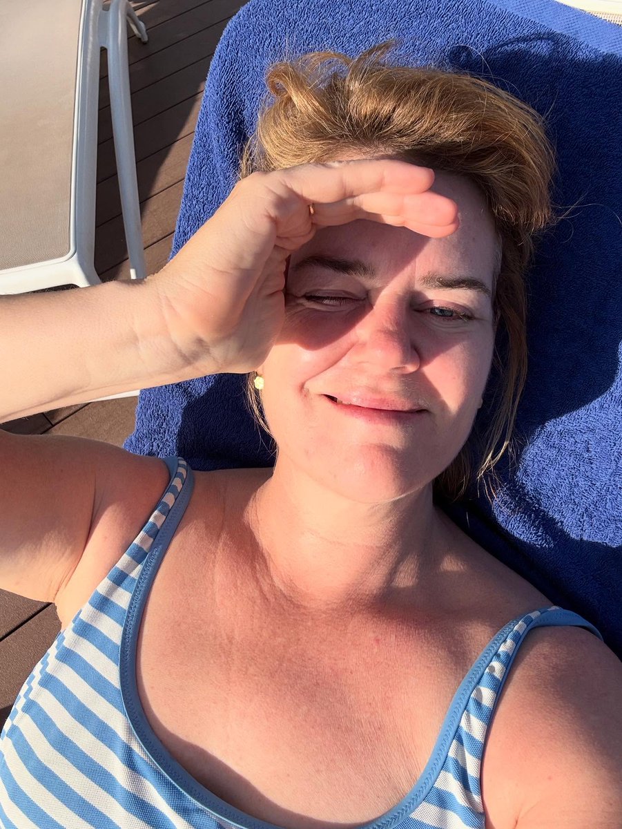 Dyndaahs2's tweet photo. Wat een heerlijk weekend: lezen, zwemmen, slapen en eten op repeat. Nog even genoten van de zon. Klaar om de laatste maand bij ams750 vol gas te knallen! https://t.co/4rUgMO4W17