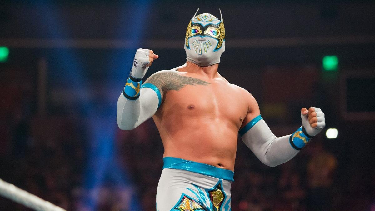 LuigiWrestling's tweet photo. 🚨🚨🚨 Han existido ideas tempranas dentro de WWE para RESUCITAR el personaje de Sin Cara en WWE.

La idea sería colocar a alguien nuevo detrás de la máscara, si es que el concepto sale adelante.

(PWInsider Elite)

Joder, qué random es esto. El tiempo dirá si es buena idea o no. https://t.co/274NPOXyMk