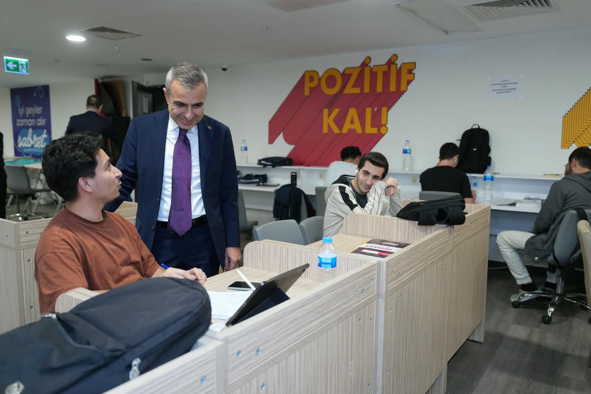 ataatasoy19's tweet photo. Haliç Öğrenci Yurdumuzu ziyaret ederek kıymetli gençlerimizle akşam yemeğinde bir araya geldim. Öğrencilerimizle hasbihal ederek üniversite hayatları, beklentileri ve gelecek planları üzerine sohbet edip,güzel bir akşam geçirdik.Gençlerimizin fikirlerini ve hedeflerini önemsiyor, onlara güveniyoruz.Her bir arkadaşıma eğitim hayatlarında başarılar diliyor, yollarının açık olmasını temenni ediyorum.
@gencliksporbak 
@TC_istanbul
@gul_davut