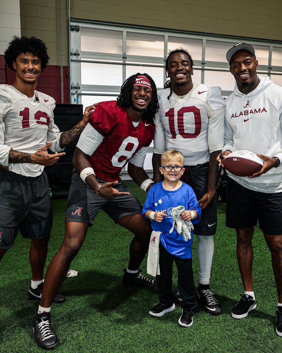 AlabamaFTBL's tweet photo. Tide Teammates ❤️ https://t.co/IiumxZajwe
