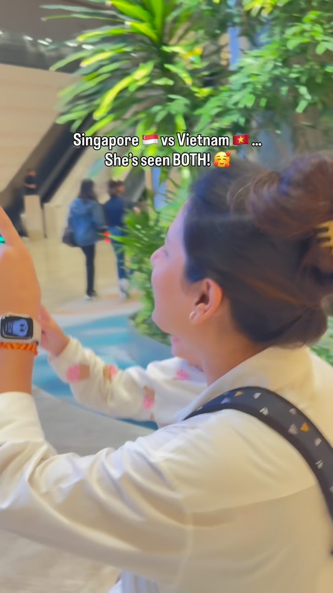 Saidi1472's tweet photo. At just 3, she’s already visited two of the world’s most beautiful airports: Changi and Vietnam. https://t.co/z3zVoRqPle