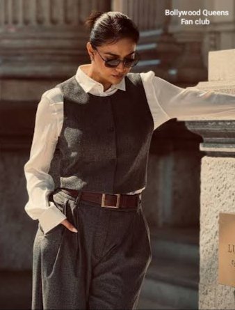 satyajitda32833's tweet photo. Discover Keerthy Suresh's stunning Milan Fashion Week debut, her post-wedding glow in Mumbai, and the latest action trailer of Netflix's Akka.
https://t.co/PsvYSerSqS
#KeerthySuresh #MilanFashionWeek #GiorgioArmani #AkkaNetflix #AntonyThattilhusband #postweddingglow #PoloFest https://t.co/hi0JJg8a6U
