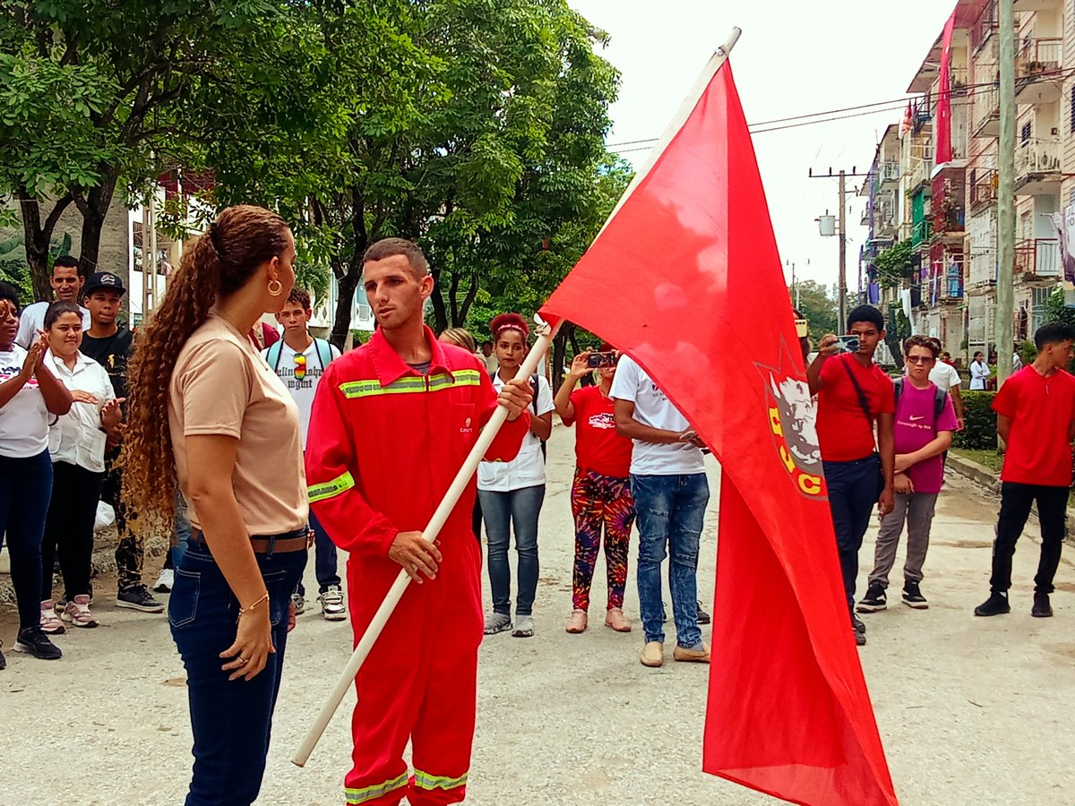 AlvarezJor43003's tweet photo. Desde el corazón de la circunscripción 123 del Consejo Popular 18 del municipio #LasTunas, se activó la #RedJuvenilComunitaria con la presencia de @MeyvisEstevezE, Primera Secretaria del Comité Nacional de la #UJCdeCuba, porque #LaTallaEsHacer. https://t.co/wNfH12QGFy