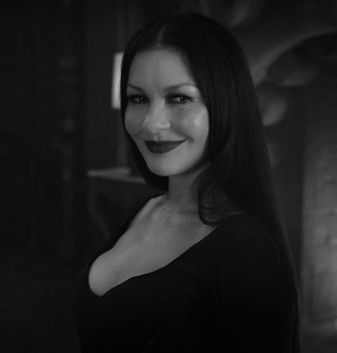 milfgomery's tweet photo. imagine calling someone morticia as an insult https://t.co/WwZ0zZ7dxQ