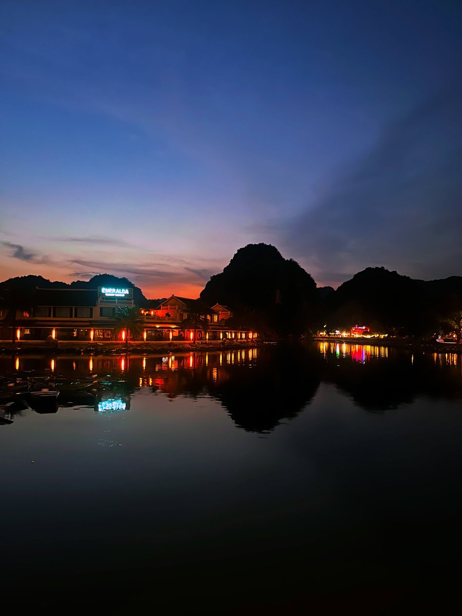 FbioCorreia's tweet photo. Tam Coc, day one: food, caves, karaoke bars, massive poison spiders, Japanese beer and waterfront views. More from last month’s Vietnam trip coming soon. https://t.co/SxZ7tMMY5M