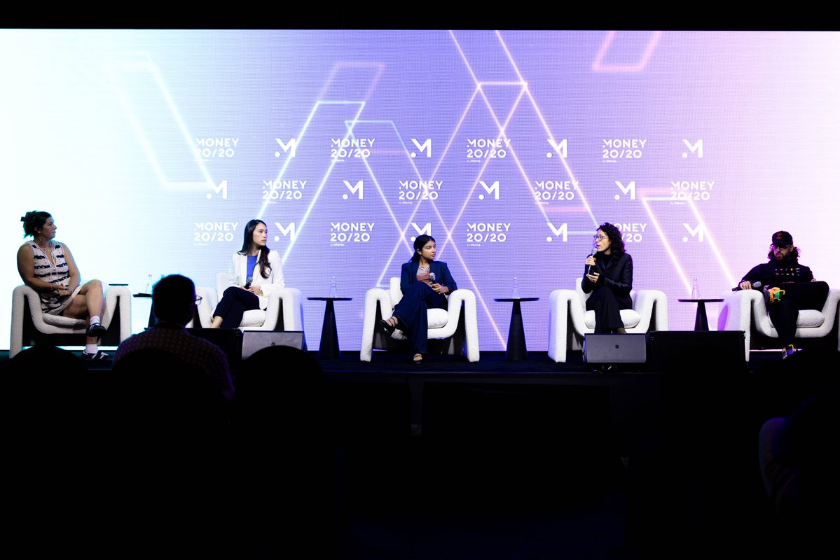 bcap's tweet photo. Crypto tools are complex and marketers work to simplify the jargon around them. At @money2020, our GP @_kinjalbshah discussed the gap between the product you build and the product you market alongside @AWengroff @Ledger, Roselynn Chang @arcus_xyz, @azeemk @0xMiden, and @BLR13. https://t.co/7etN2pFEg0