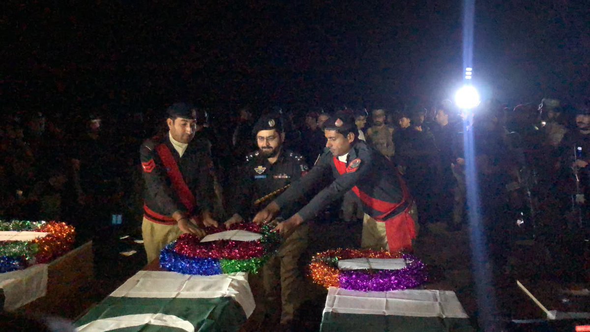 sumair_shah123's tweet photo. کرک میں ڈی ایس پی سی ٹی ڈی عمران الدین،4اہلکاروں کی نمازجنازہ ادا

دہشتگردوں کیخلاف آپریشن میں ڈی ایس پی سی ٹی ڈی اور4اہلکارشہیدہوئےتھے

#KPPolice
#ummahwithyoucdf
#پخیر_راغلے_PM_FM 
 #invinciblecdf https://t.co/ncSbHTcTcY