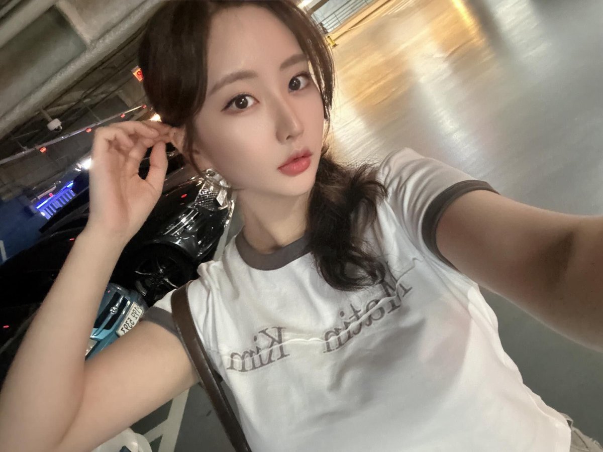 7jfo6v's tweet photo. 백다영 29 https://t.co/NlLGDJQwq8
