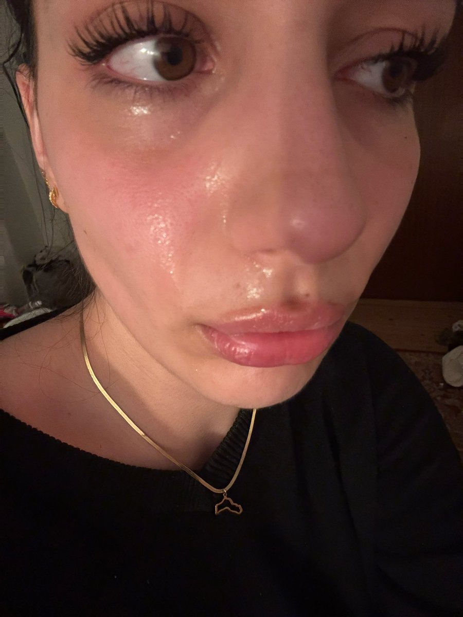 picklevirgin's tweet photo. what loving a man (who doesn’t feel the exact same) too much does to a woman https://t.co/PjXHDGC1yK