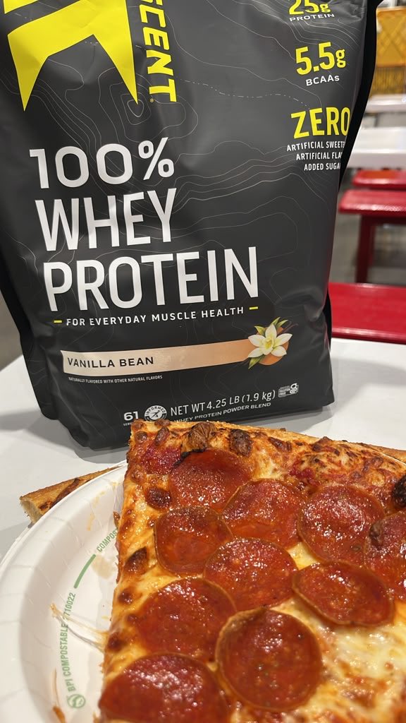 Wichomachin's tweet photo. Un antes y un después de este callo de la andadera que me cargo 
🍕 🆚 💪 
Último cacho https://t.co/JEj3FqnRkW