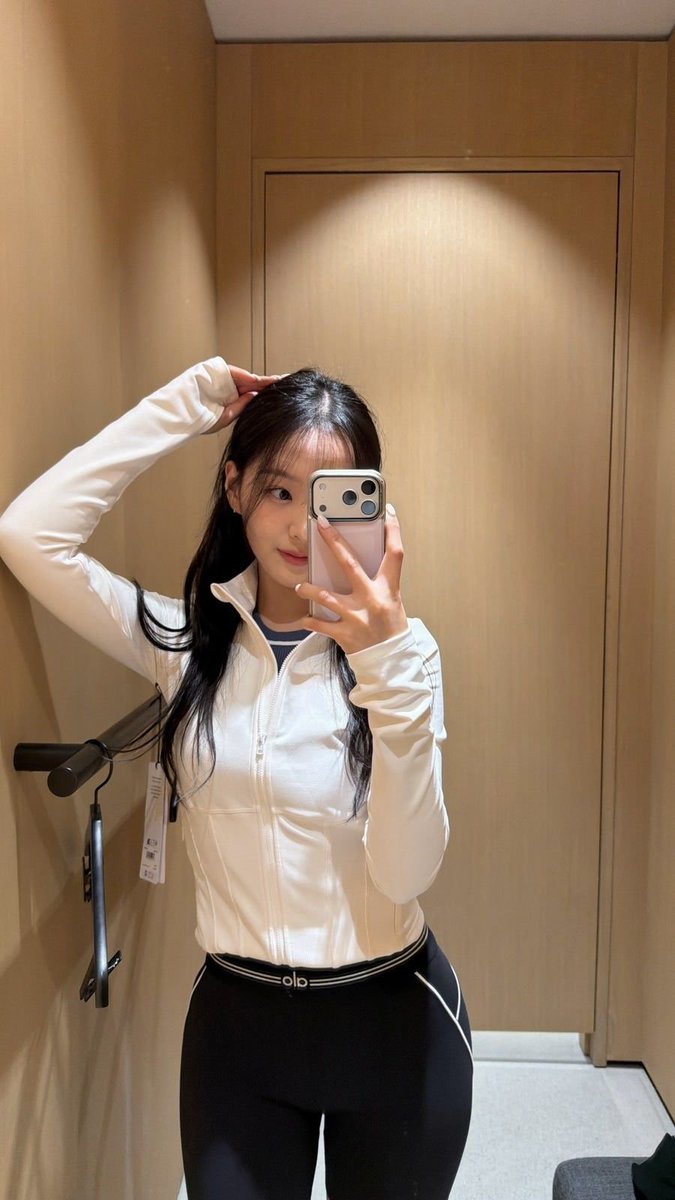 7jfo6v's tweet photo. 24이지현 https://t.co/2UHN0kReSS