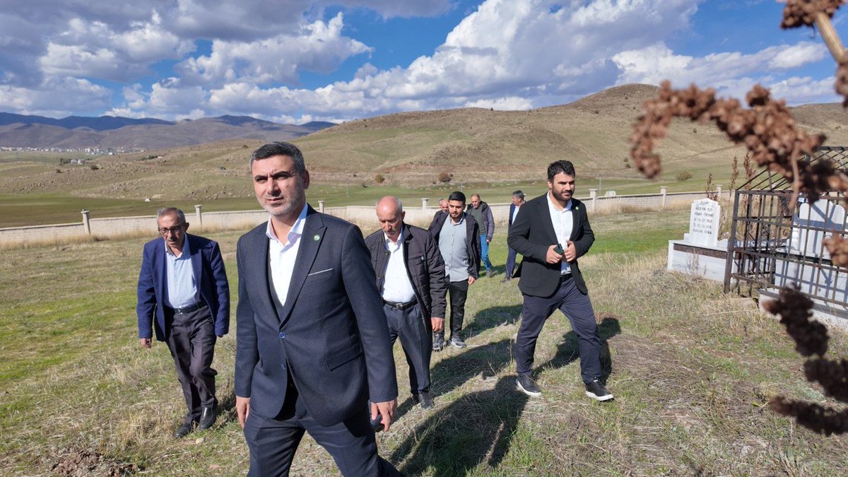RecepButaku12's tweet photo. Karlıova şehitlerimizin yıldönümü münasebetiyle şehitlerimizi kabirleri başında ziyaret ettik. Şehadetleri mübarek olsun. https://t.co/wmDuKdBvOy