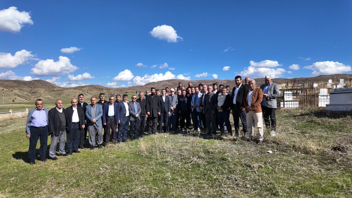RecepButaku12's tweet photo. Karlıova şehitlerimizin yıldönümü münasebetiyle şehitlerimizi kabirleri başında ziyaret ettik. Şehadetleri mübarek olsun. https://t.co/wmDuKdBvOy
