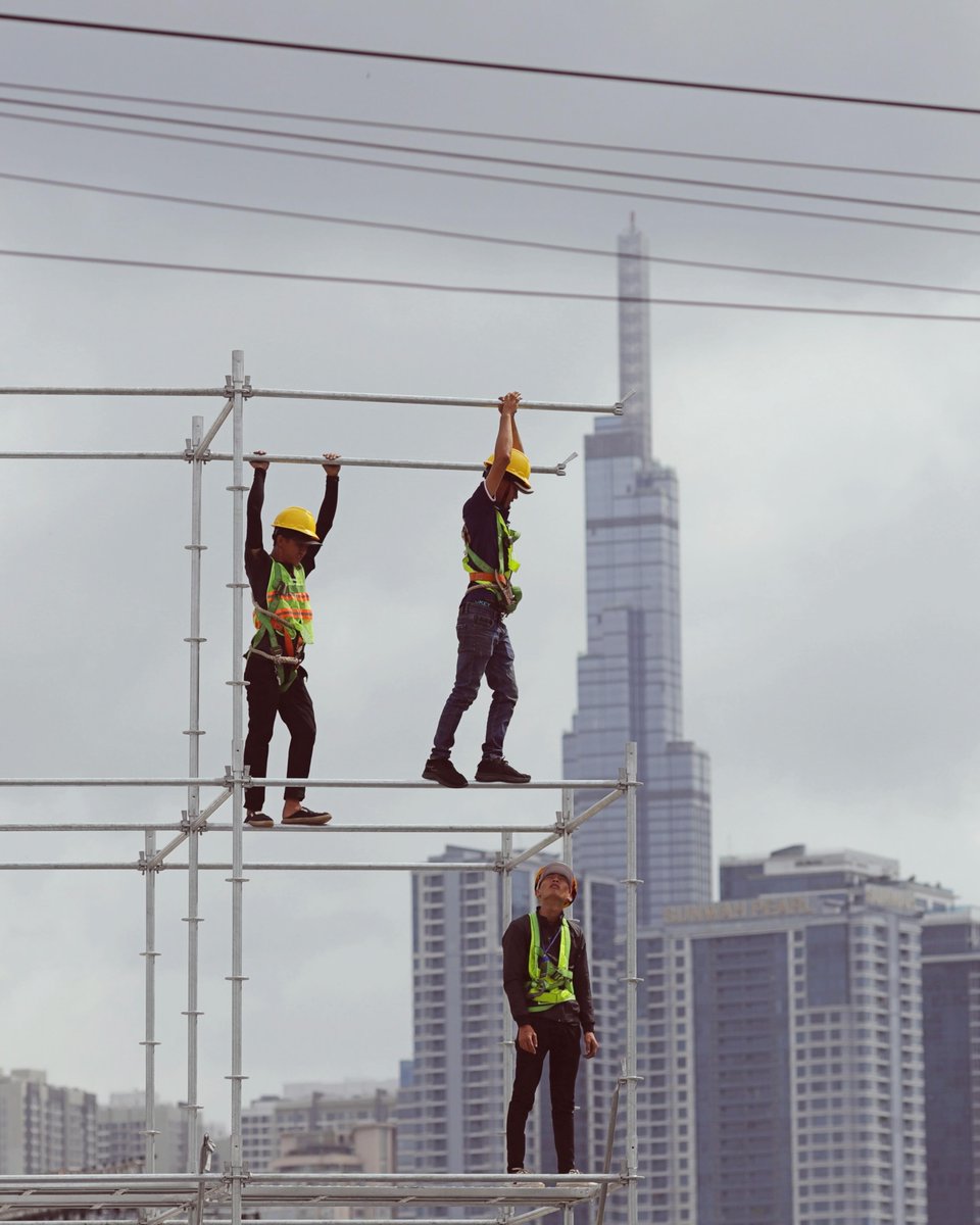 lobos_1's tweet photo. How High Can You Go? https://t.co/8NWGa1qZg2