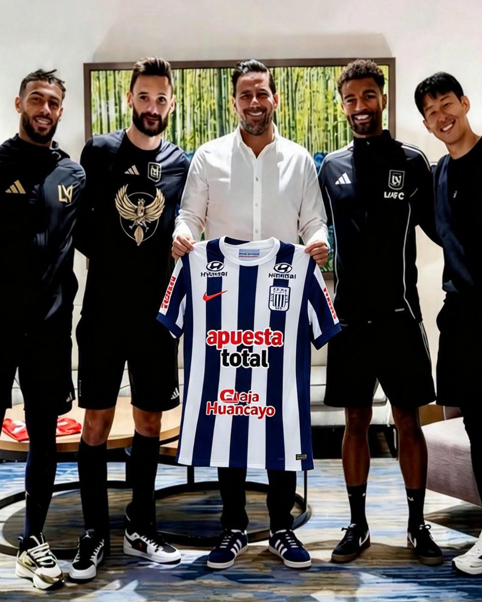 PlanBlanquiazul's tweet photo. Esto es real ?
Es lo más cerca que estuvo Alianza Lima con el LAFC csm https://t.co/Nv4nO8UUxs