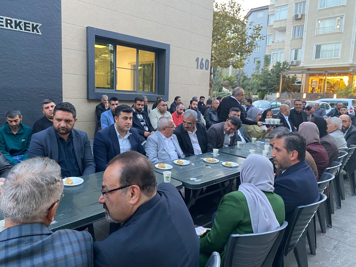 bese_yakup's tweet photo. Gaziantep Büyükşehir Belediye Başkanımız Sn. Fatma Şahin, İlçe Başkanımız Sn. İsmail Güler, Büyükşehir Belediye Başkan Yardımcımız Sn. Feray Yılmaz, Gençlik Kolları Teşkilatımız ile birlikte;

Şehitkamil Belediye Başkan Yardımcımız Sn. Yusuf Açıkgöz’ün ebediyete irtihal eden kıymetli dedesi için taziye ziyaretinde bulunduk.

Merhuma Yüce Allah’tan rahmet, ailesine ve yakınlarına sabır ve metanet temenni ediyorum.

@RTErdogan
@avyusufibis
@abdulhamitgul
@fatihseyrekk
@fmfedaioglu 
@FatmaSahin 
@avmustafadurmus
@ismailguler027
@umutymz 
@avyaseminkaraca
@AKGenclikGM
@AKPartiG_Antep