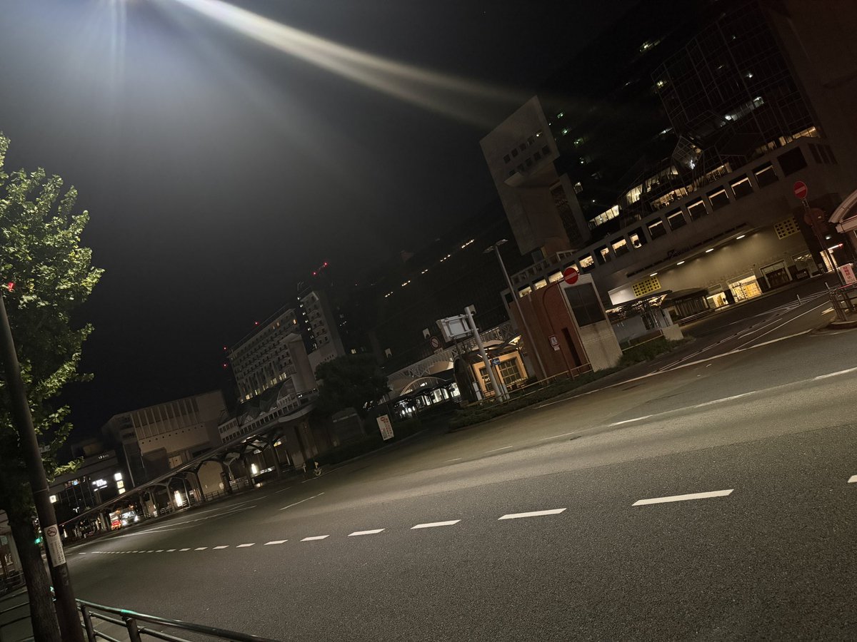 sunameri618's tweet photo. モンエナ買いに駅前とことこ https://t.co/7flReUQKrl