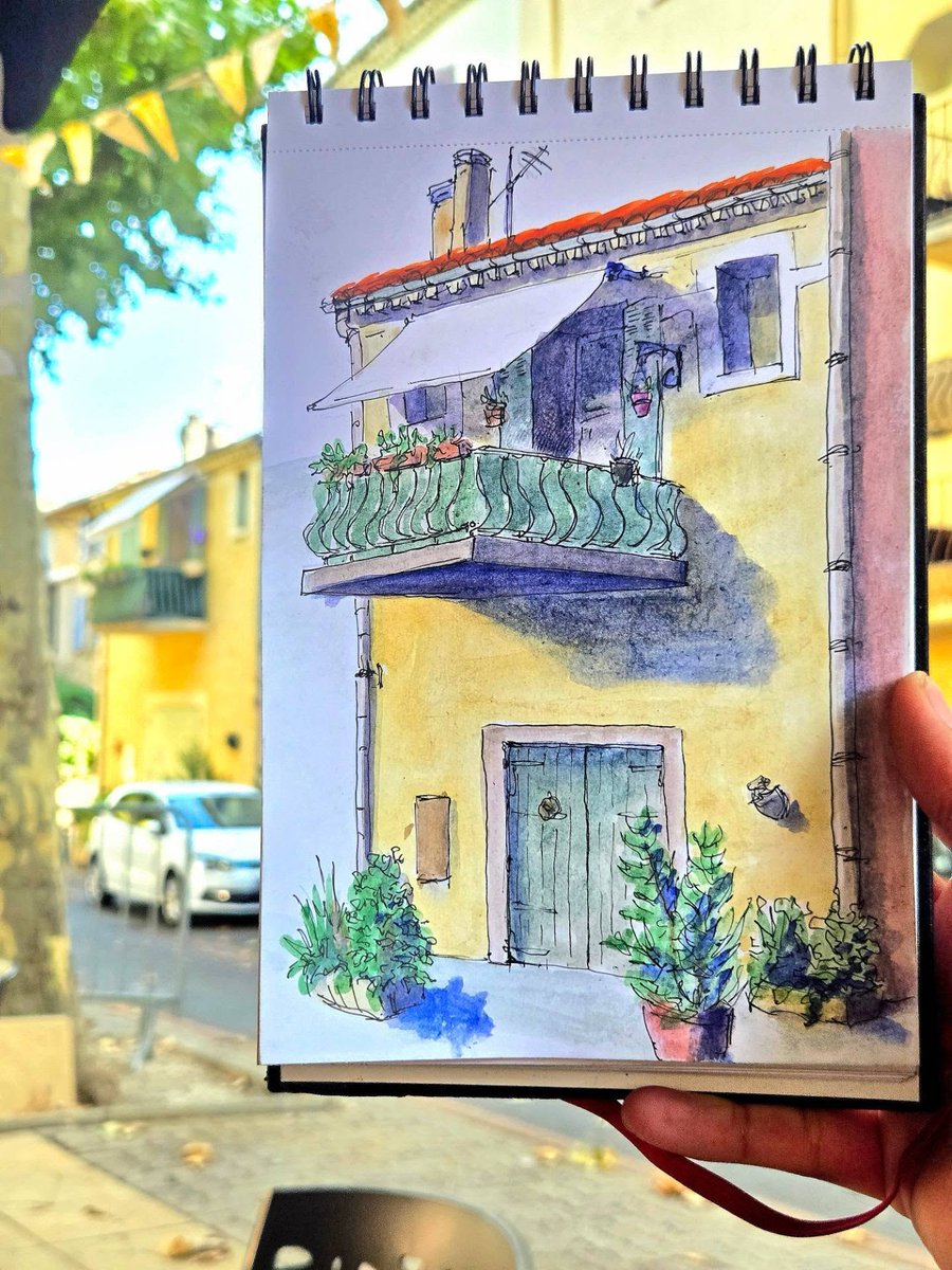 lcfc77's tweet photo. A simple yet lovely facade in Ginasservis, in the south of France. Watercolour drawing. https://t.co/xEms9OY6k0