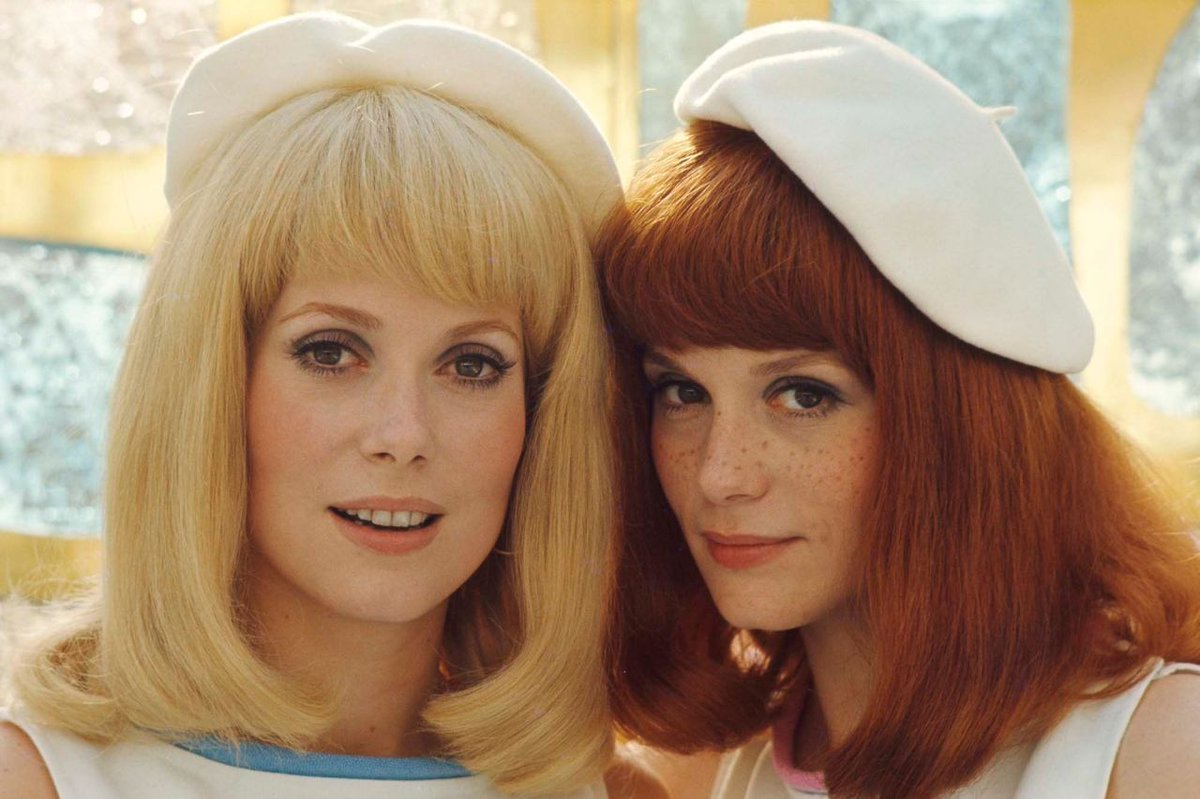 lapitiedang's tweet photo. Catherine Deneuve with her sister  Francoise Dorleac  during the making of Jacques Demy’s The Young Girls of Rochefort (1967). https://t.co/nOESssWqjt