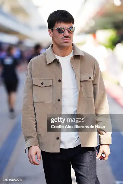 lexiestroll's tweet photo. I NEEED him in a cowboy hat https://t.co/Fhvc8US8Cm