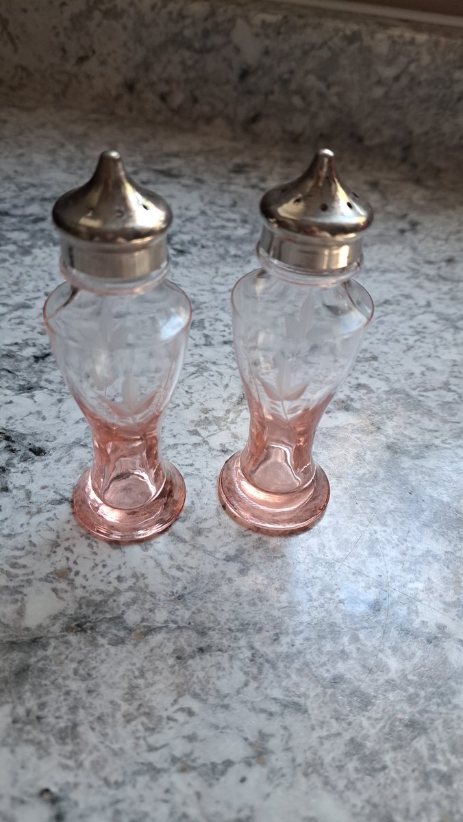 InkedDeviant's tweet photo. Some of My More Rare Pink Depression Glass Finds...

Including An Ice Bucket WITH Handle Intact...1920's, And Gorgeous Etched Wine Goblets In Perfect Condition...

Pretty Amazing♡

#pinkdepressionglass https://t.co/0z9MrHUMLv