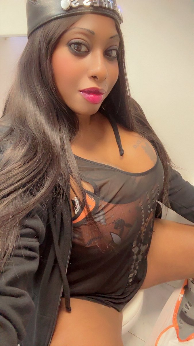 LethalLadyV's tweet photo. In my office today call me on @NiteFlirt https://t.co/nHZYx4dWQK