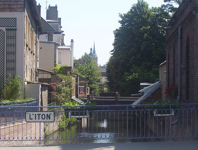 CLL49's tweet photo. Légendes des photos de l'Ill via Wikipédia
1 L'Iton au pied de la cathédrale d'Évreux
2 Le Vieux château de Condé-sur-Iton
3 L'L'Iton au pied de la cathédrale d'Évreux
4 Canards Colverts dans l'Iton à Évreux https://t.co/KhjYS5z7X0