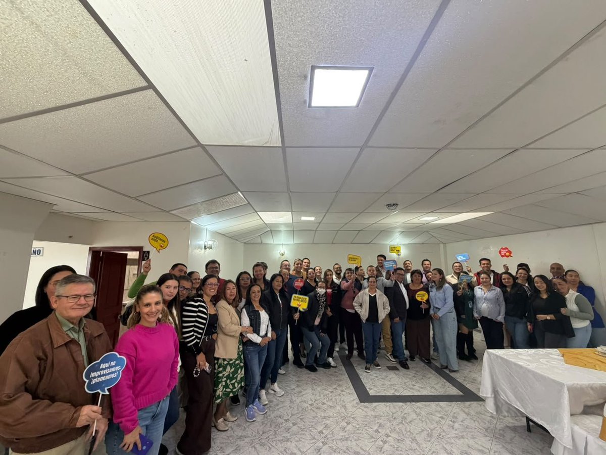 csc_corsocun's tweet photo. 🤝 En la CSC fortalecemos las capacidades de nuestros funcionarios públicos y contratistas con herramientas clave de control interno que promueven una gestión responsable, transparente y eficiente. 💙
#SomosCSC @ControlIntCund https://t.co/3sukj75gvR