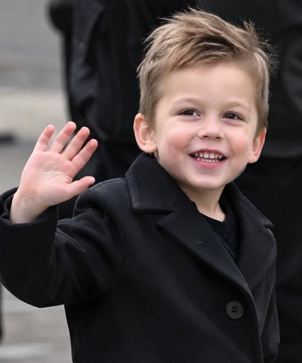AlanLanepsu1's tweet photo. Would you wave 👋 back to Little X ♥️💕 ?

A. YES

B. NO https://t.co/milIHN70yH