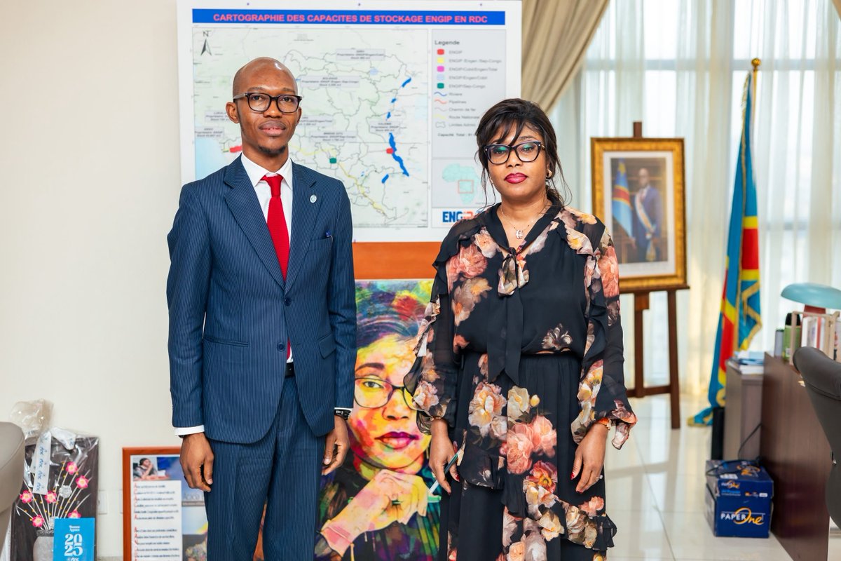 dieudotshibaTB's tweet photo. 🔴 Ce jeudi 22 octobre 2026, j’ai eu l'immense privilège d'être reçu en audience par Son Excellence Madame Acacia BANDUBOLA MBONGO [@bandubolambongo], Ministre d’État, Ministre des Hydrocarbures, dans son cabinet de travail.

Cette première rencontre m’a permis de lui présenter mes civilités ainsi qu’un mémo proposant des axes concrets pour renforcer la collaboration stratégique entre le Ministère des Hydrocarbures et AMICONGO SA.

Nos échanges ont notamment porté sur :

- La valorisation de l’expertise d’AMICONGO SA dans la représentation maritime, le transport routier, le dédouanement et le suivi logistique des produits pétroliers
- Le renforcement du suivi des flux d’approvisionnement en produits pétroliers
- L’amélioration de la collecte des données statistiques aux points de chargement et de déchargement
- Le développement de partenariats au service de la sécurité et de la traçabilité des approvisionnements

Je remercie Son Excellence Madame la Ministre d’État pour son accueil chaleureux, son écoute et la qualité de nos échanges.

AMICONGO SA reste pleinement disponible pour accompagner les initiatives du Gouvernement visant à renforcer la performance et la souveraineté de la République Démocratique du Congo dans le secteur des hydrocarbures.

#FaireSaPart