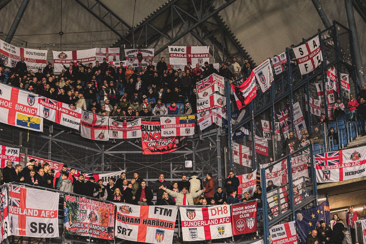 SunderlandAFC's tweet photo. Mackems in Poznań ❤️👏 https://t.co/70Gcbp4Z0Y