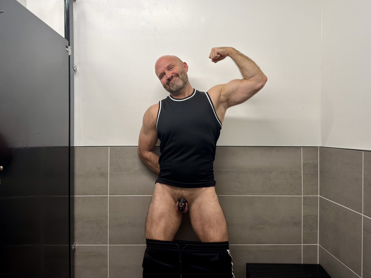 workersub's tweet photo. #locktober Cage Cage 22 post-workout. My trainer knows I’m caged https://t.co/QLazfV3oy9