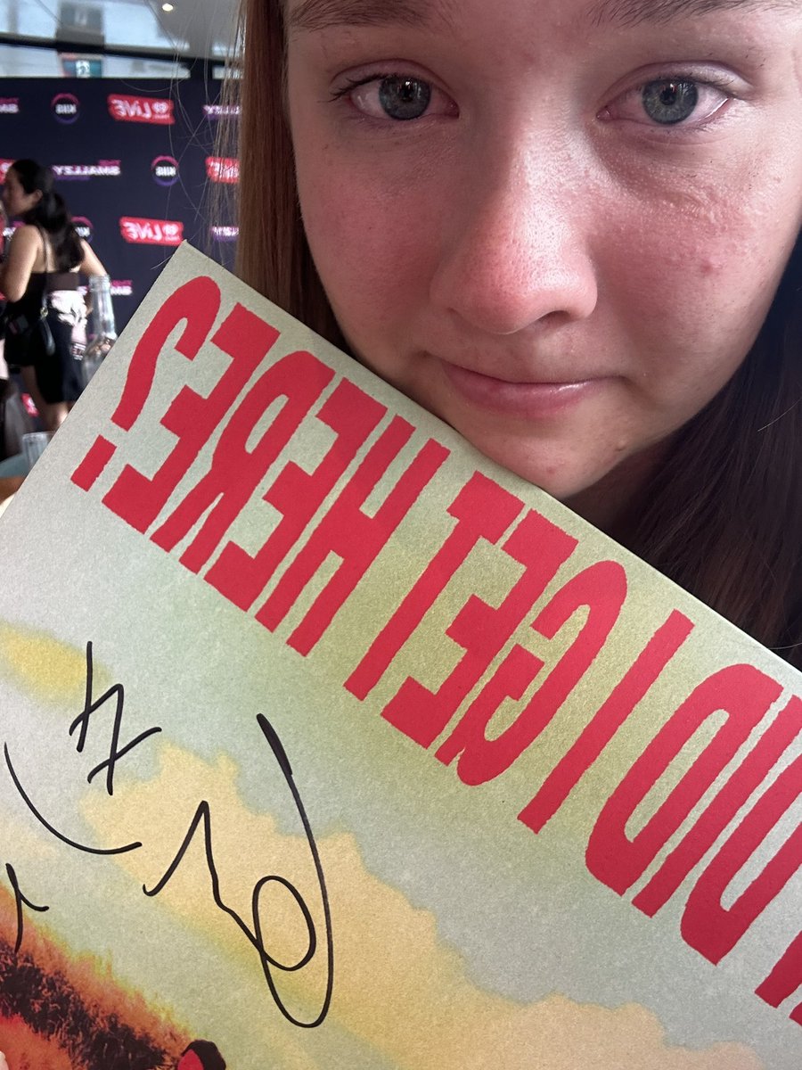 1Dnews_Control's tweet photo. 💙 Another fan with their Louis signed vinyl at the secret location experience in Sydney! ✨🫶

#LouisTomlinson #HDIGH #SmallzyIntimateMandG 

📸jacqswonderland https://t.co/aL0aS6K8AG