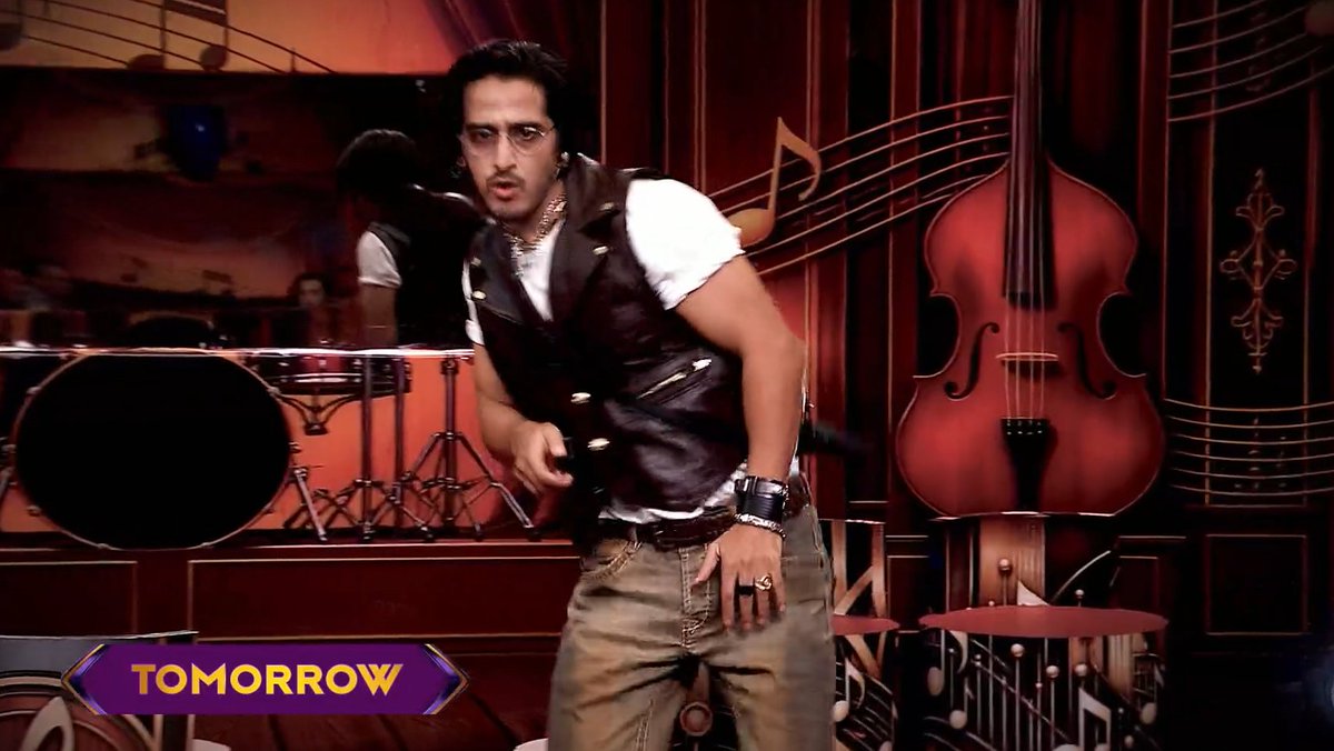 ilovewellsy's tweet photo. According to industry sources, Fame Gurukul Season 2 may return on Colors with Qazi Touqeer, Mika Singh and Shreya Ghoshal as judges

BB is celebrating Qazi’s 21st anniversary to promote the show

Still unconfirmed, but if true, this would be HUGE for Qazi! 
#QaziTouqeer https://t.co/aB2xFr4SNW
