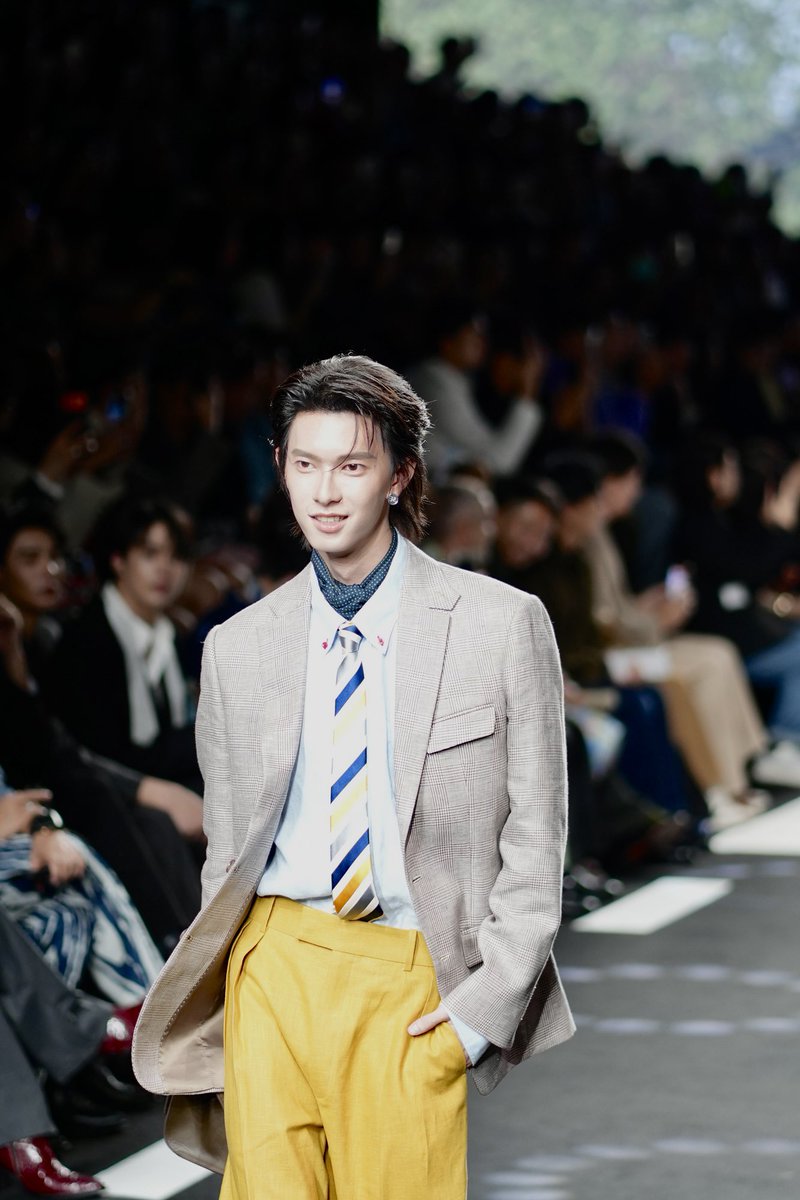 iconsiam's tweet photo. สูทหล่อมากคับ

POOHPAVEL FREE TO BE EFW26
#ELLEFashionWeek2026xPoohPavel 
#POOHPAVEL
#EFW26ATICONSIAM
#ELLEFashionWeek2026
#ICONSIAM https://t.co/yqfGZJlLa2