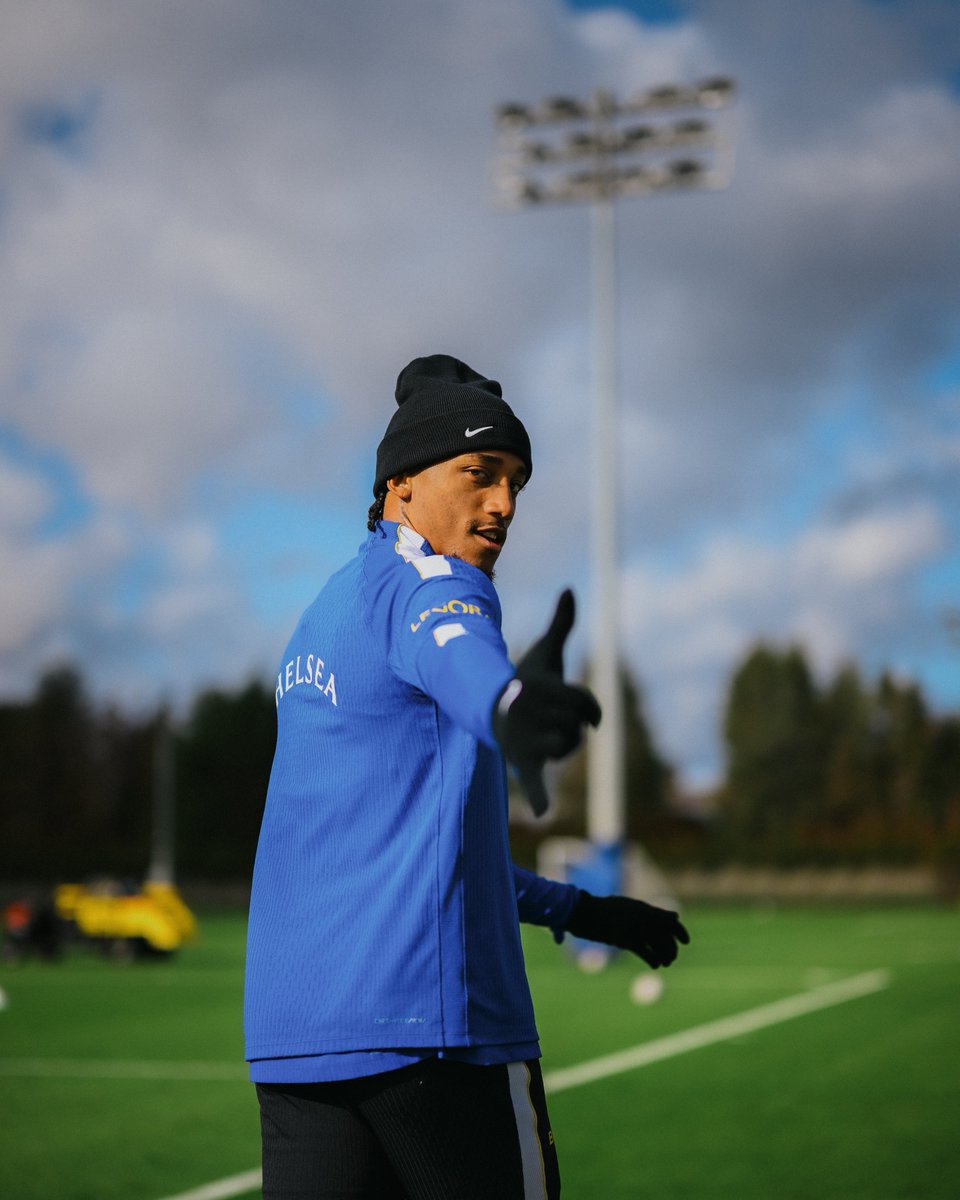 dami_dee14's tweet photo. 🚨 Thursday training ahead of Spurs. Chelsea are looking to win three league matches in a row for the first time in 8 months.. (@ChelseaFC) #CFC https://t.co/4cQ61OXfDt