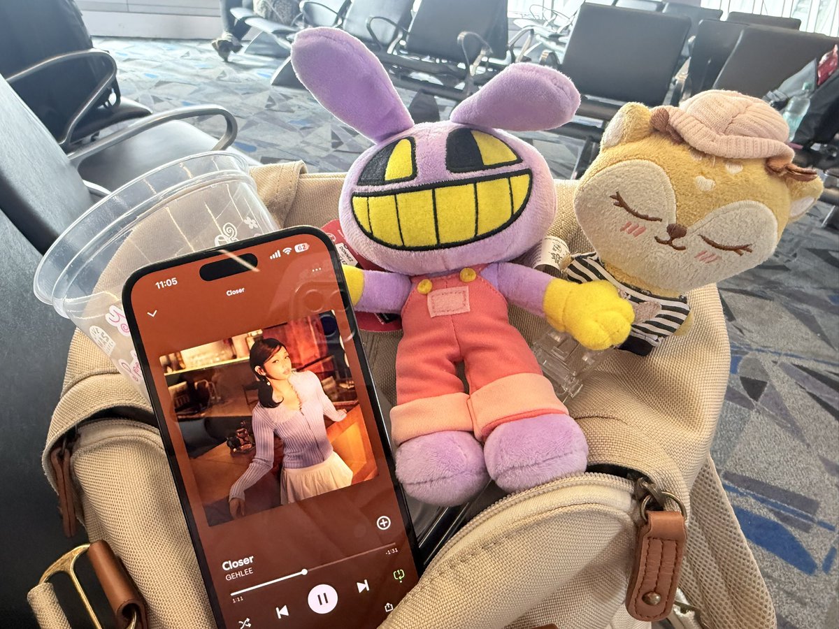 gehleecontent's tweet photo. it’s 11 am here in vegas, listening to gehlee’s new single ‘CLOSER’ while waiting for my flight to LA and i realized every time she releases music, i’m at the airport. and it also means, time has passed and im still here supporting her 💘

doha intl airport                      las vegas airport
08.06.24                                   today