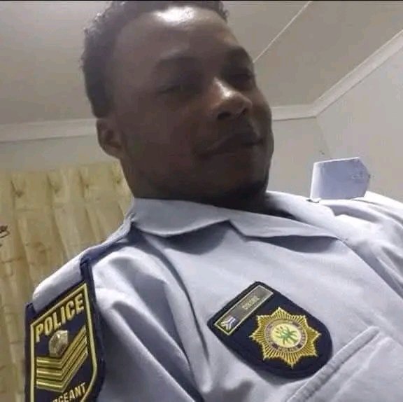 StHonorable's tweet photo. SAPS have confirmed that this Ethiopian  national based in Pretoria north. He is NOT a police officer and has never been one according to the people that sent us this info. 

Therefore, we kindly ask South Africans should take this seriously and hunt him down. As citizens, we don't encourage this kind of disrespect, it must end now. We respect the police at all times but the fake asylum seekers do otherwise.

Anyone that knows this man, let Tshonelo PI know, they'll will hand him over to the police after few dancing lessons.

To the SAPS member who gave him this uniform, please note you too  should account. You actually need to be arrested handed over to the PKTT further investigatio.  This cannot be tolerated. For whatever reason. 

By Tshonelo PI