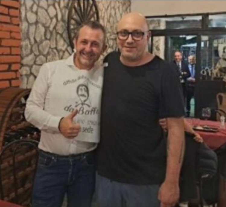 Mari8otto8's tweet photo. Dite a musumeci che qui ci troviamo a Roma, non a Napoli
..E nemmeno a Bolzano
🤮🤮🤮🤮🤮🤮🤮🤮🤮🤮🤮🤮🤮 https://t.co/uERKPlrcQ5