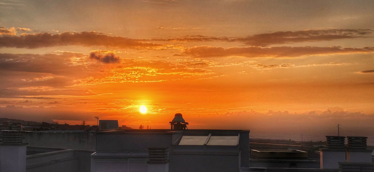 MayNaomiPhotog1's tweet photo. @EmiliaGlez1
@CedresEdgar
@VickyPalmaMeteo
@TiempoRTVC
@Canary_Meteo
@RAM_meteo
@tenerife_meteo
@Adricor_fer
@AntesAhoraTfe
@LoqueVeoTfe
@ecazatormentas
@Gus_texeda
@MeteoSW
Atardecer Tejina/Tfe.  #FelizNoche https://t.co/mkpVd9PRhh